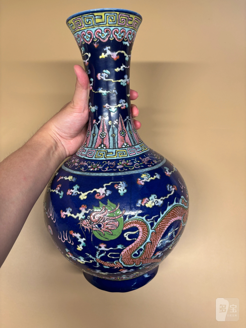 清晚期 霁蓝釉粉彩双龙赶珠纹赏瓶 - 图5